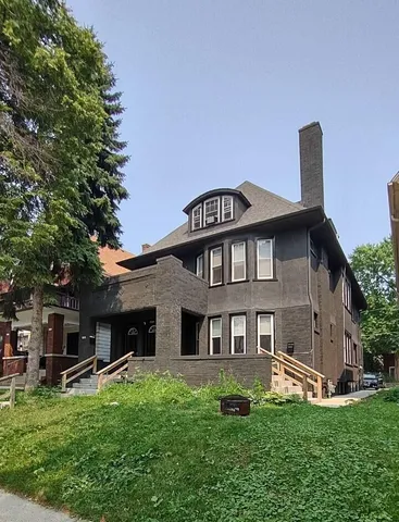 $1,850 | 3038 North Farwell Avenue, Milwaukee, WI 53211