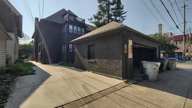 $1,850 | 3038 North Farwell Avenue, Milwaukee, WI 53211