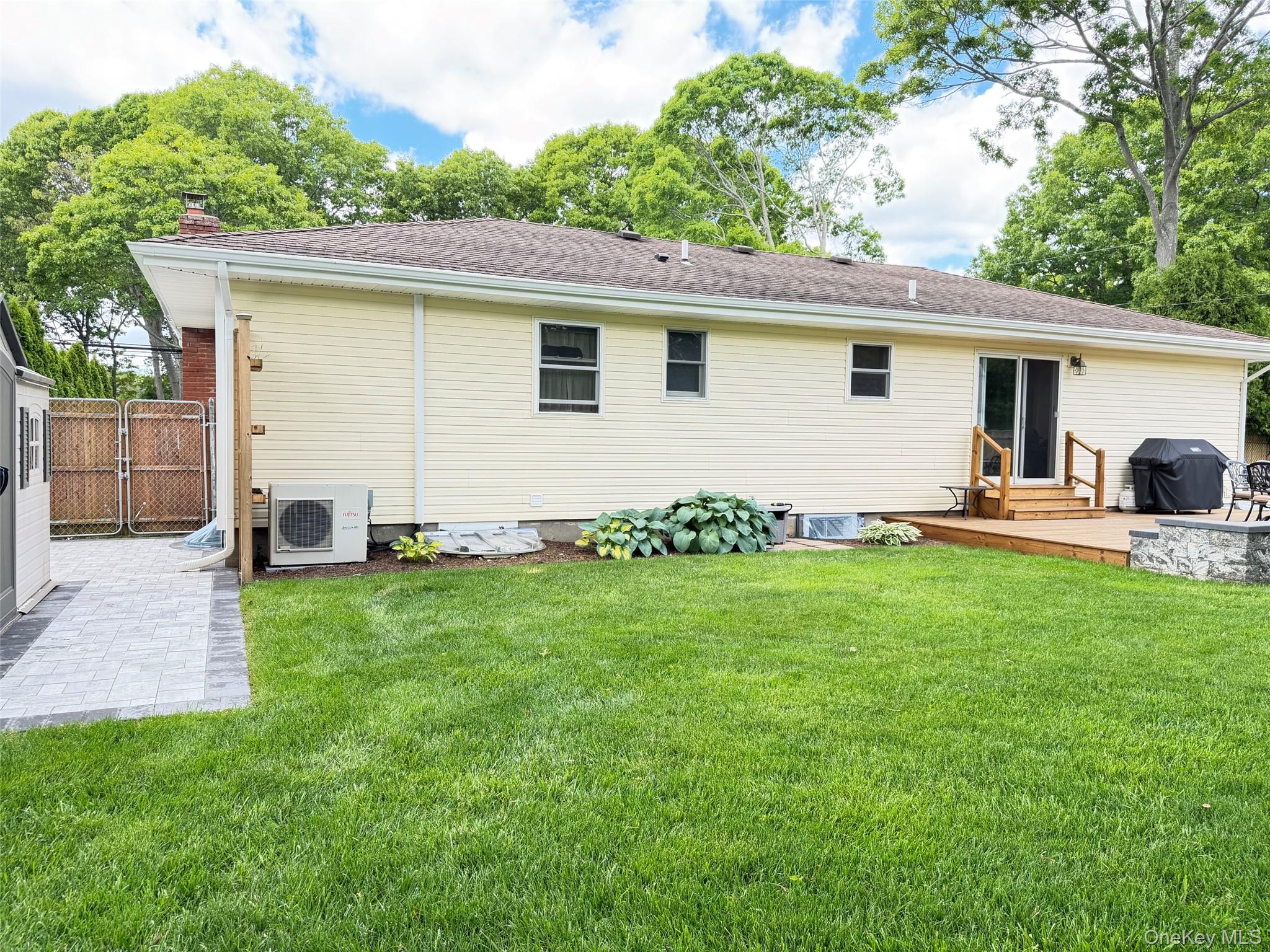 147 Hounslow Road Shirley, NY 11967 - Photo 20 of 31