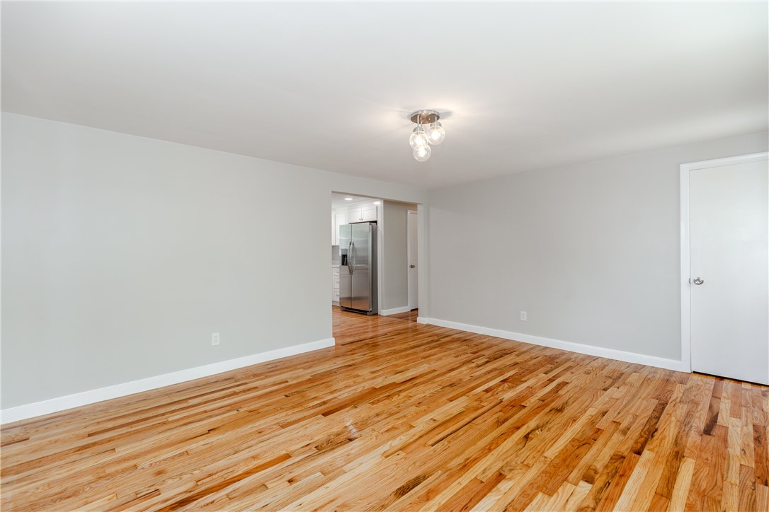 86 Farnum Road Warwick, RI 02888 - Photo 4 of 26 Living room