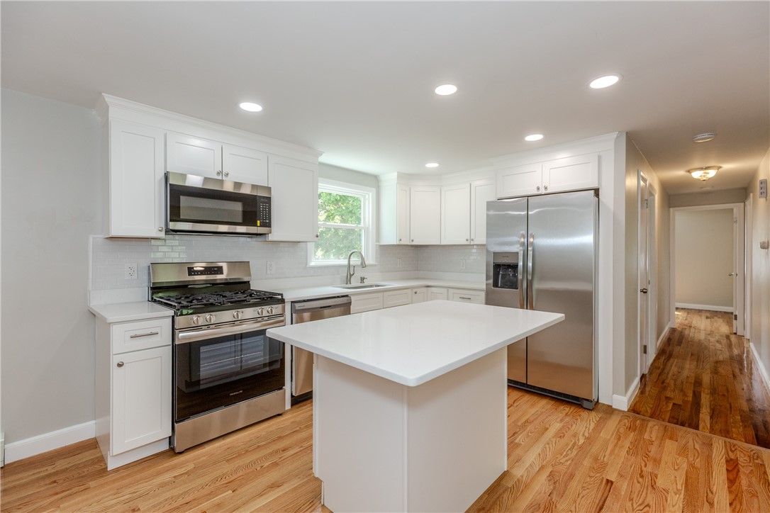 86 Farnum Road Warwick, RI 02888 - Photo 6 of 26 Kitchen