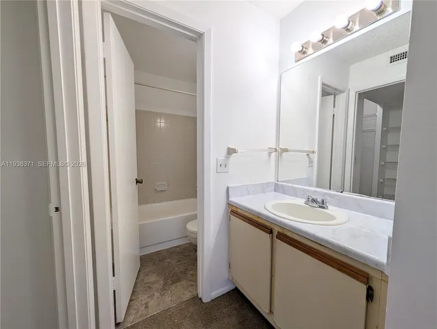 $1,600 | 4521 West McNab Road, Unit 21, Pompano Beach, FL 33069