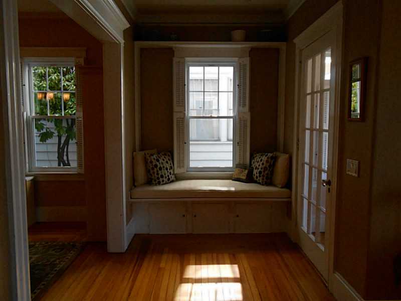 42 Scott Street, Unit 2 Pawtucket, RI 02860 - Photo 7 of 25 Entry. The vestibule leads into both the living room and dining room.