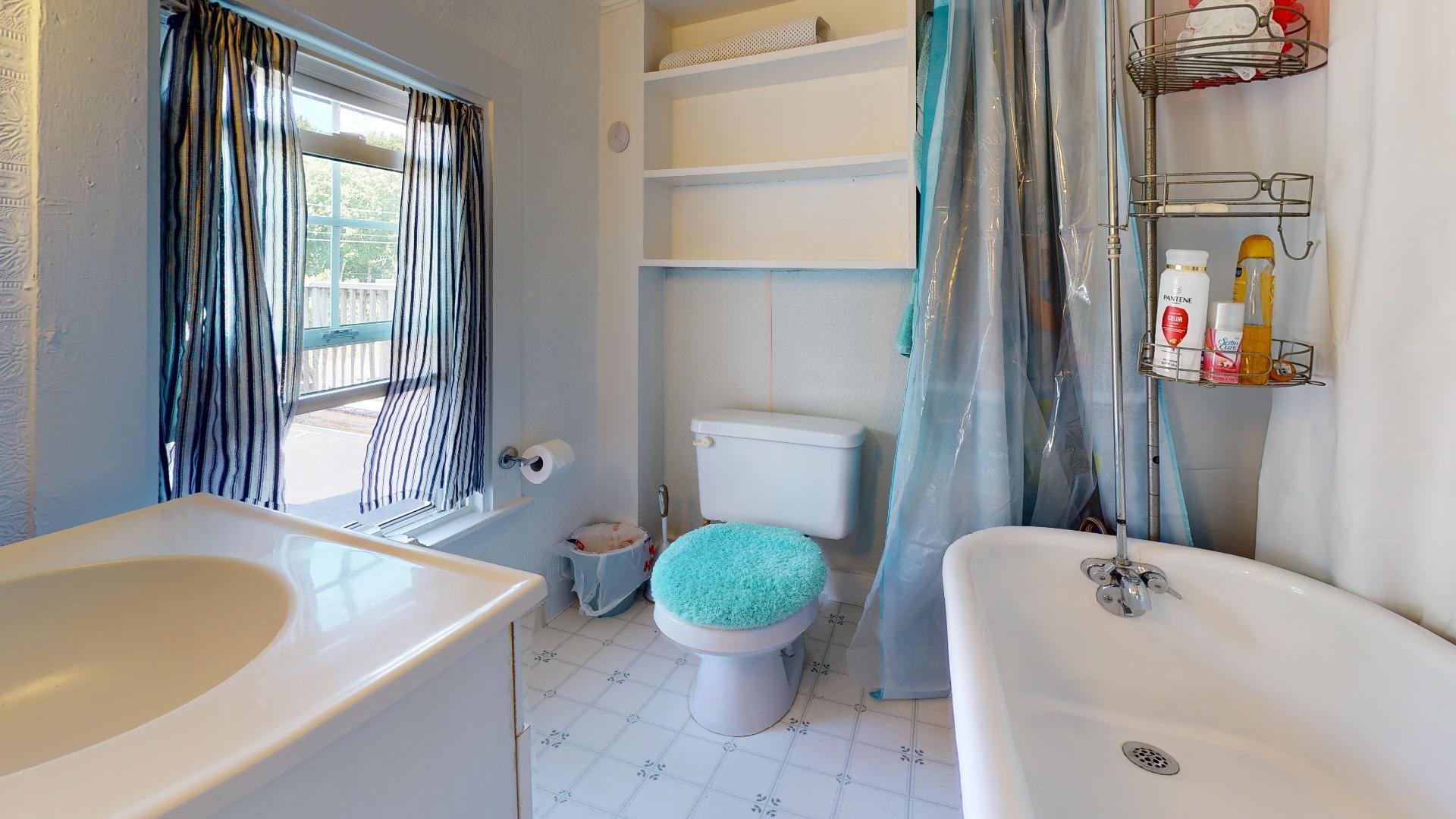 92 Sea Road, Unit 2 Kennebunk, ME 04043 - Photo 22 of 31 Bath