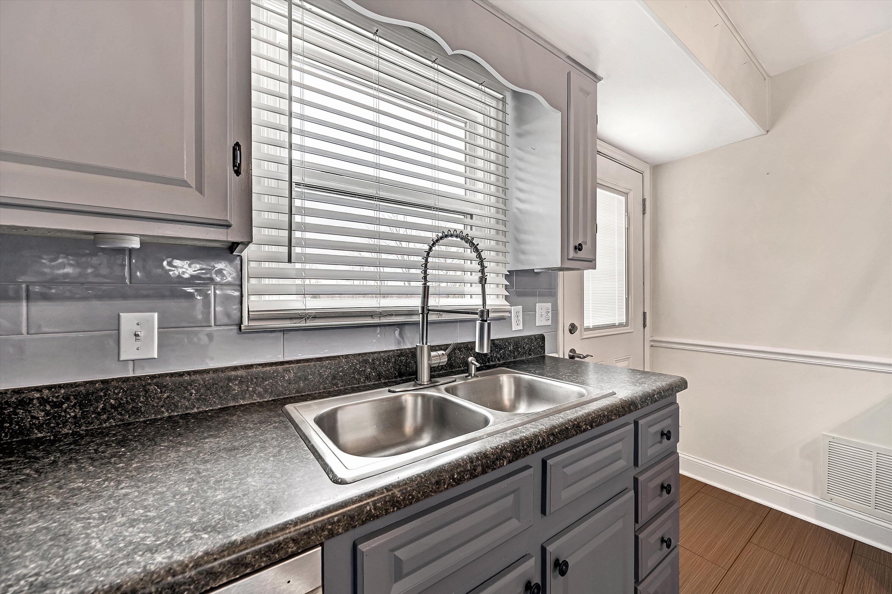 5050 Stewartsville Road Moneta, VA 24121 - Photo 12 of 31 12-SGP-00046