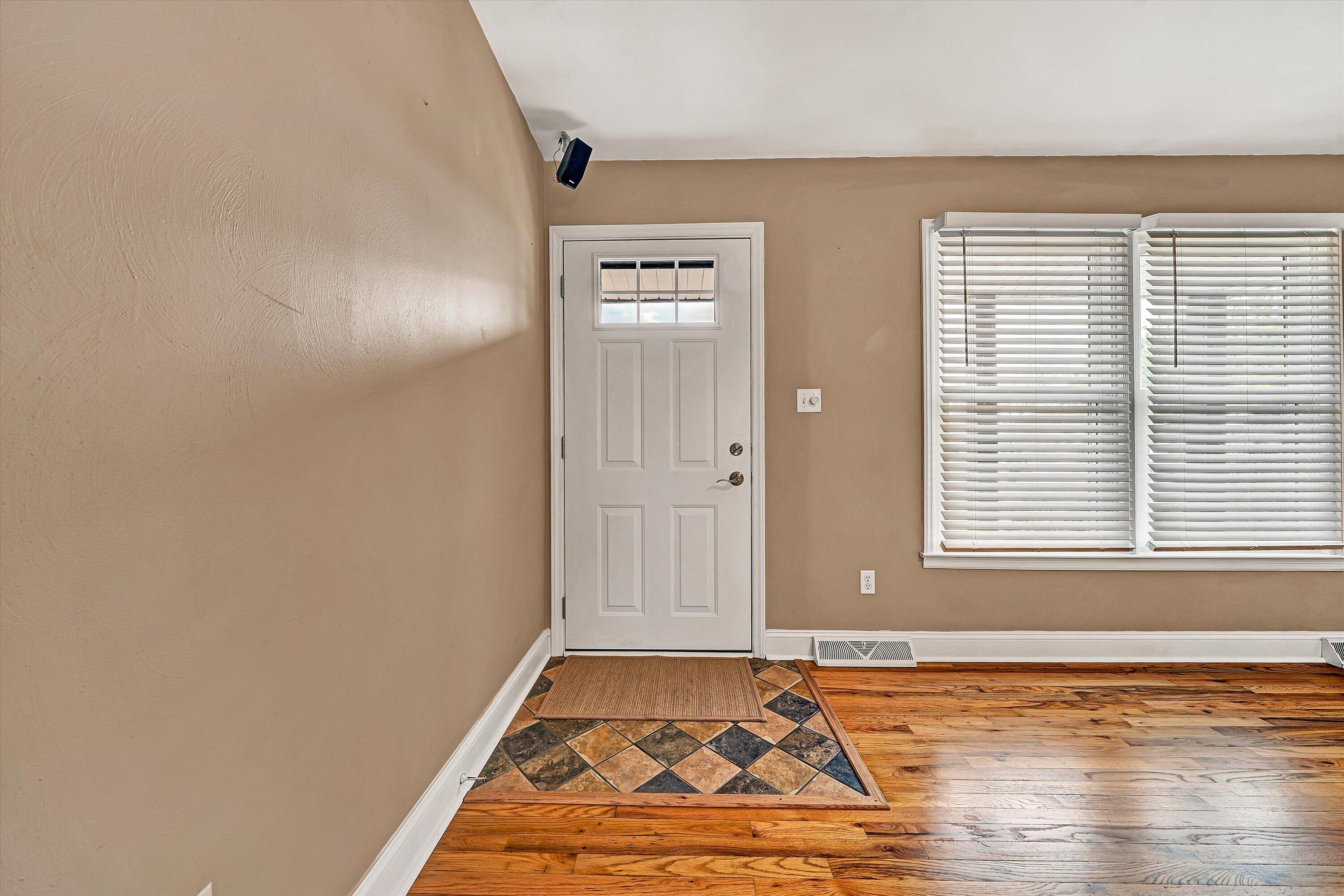 5050 Stewartsville Road Moneta, VA 24121 - Photo 5 of 31 05-SGP-00025