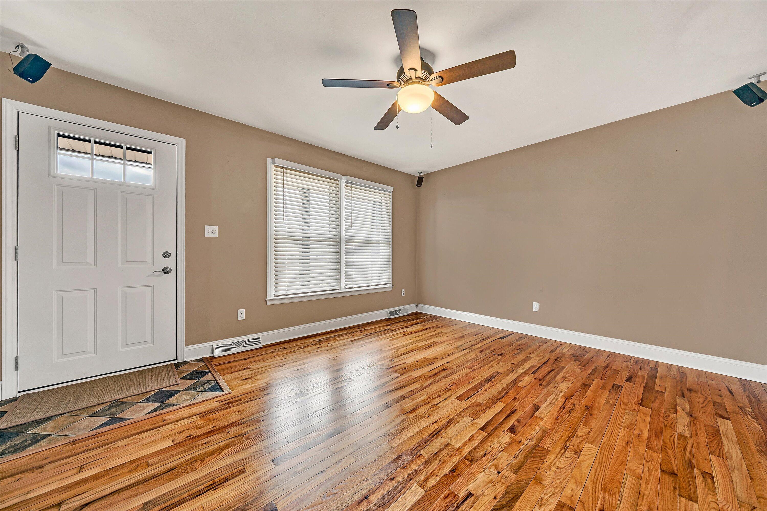 5050 Stewartsville Road Moneta, VA 24121 - Photo 6 of 31 06-SGP-00022