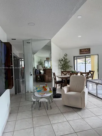 $2,500 | 1041 Southwest 111th Avenue, Pembroke Pines, FL 33025