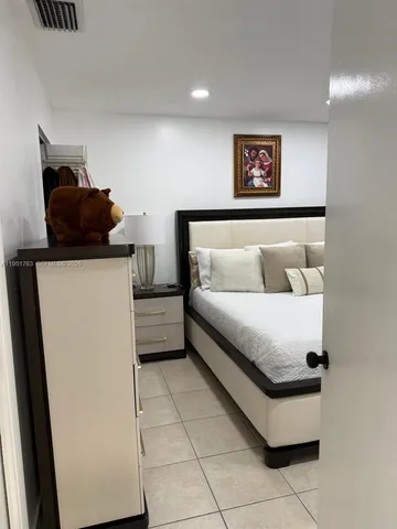 $2,500 | 1041 Southwest 111th Avenue, Pembroke Pines, FL 33025