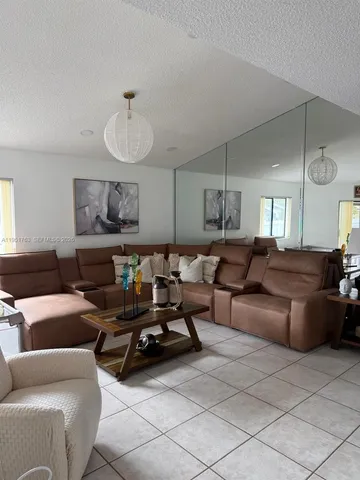 $2,500 | 1041 Southwest 111th Avenue, Pembroke Pines, FL 33025