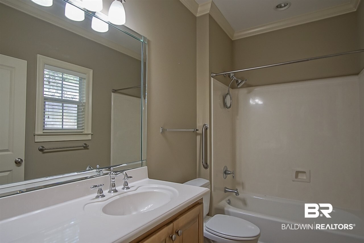 9916 Windmill Road, Unit 3 Fairhope, AL 36532 - Photo 18 of 24 Guest Bathroom