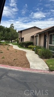 6389 Del Mar Way Riverside, CA 92504 - Photo 5 of 25 Front entrance with walkway to park area