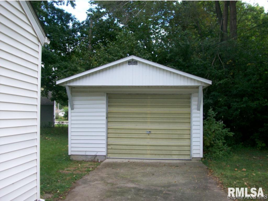 8 Reed Court Springfield, IL 62704 - Photo 3 of 6 Gallery Image 3