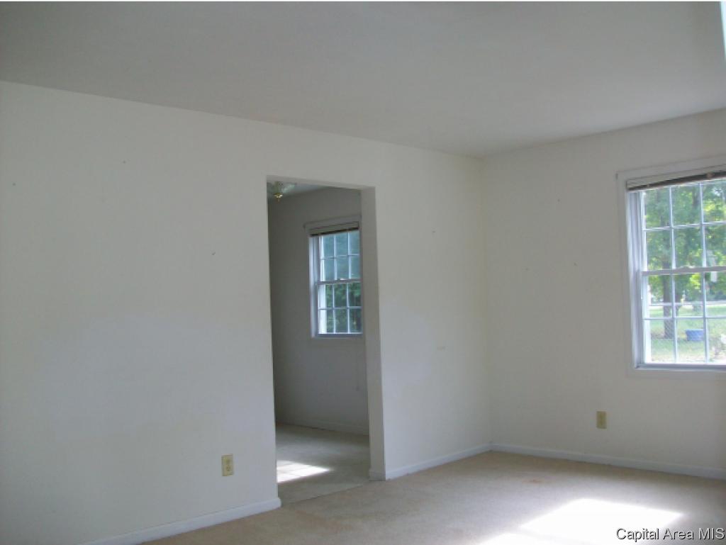 8 Reed Court Springfield, IL 62704 - Photo 4 of 6 Gallery Image 4
