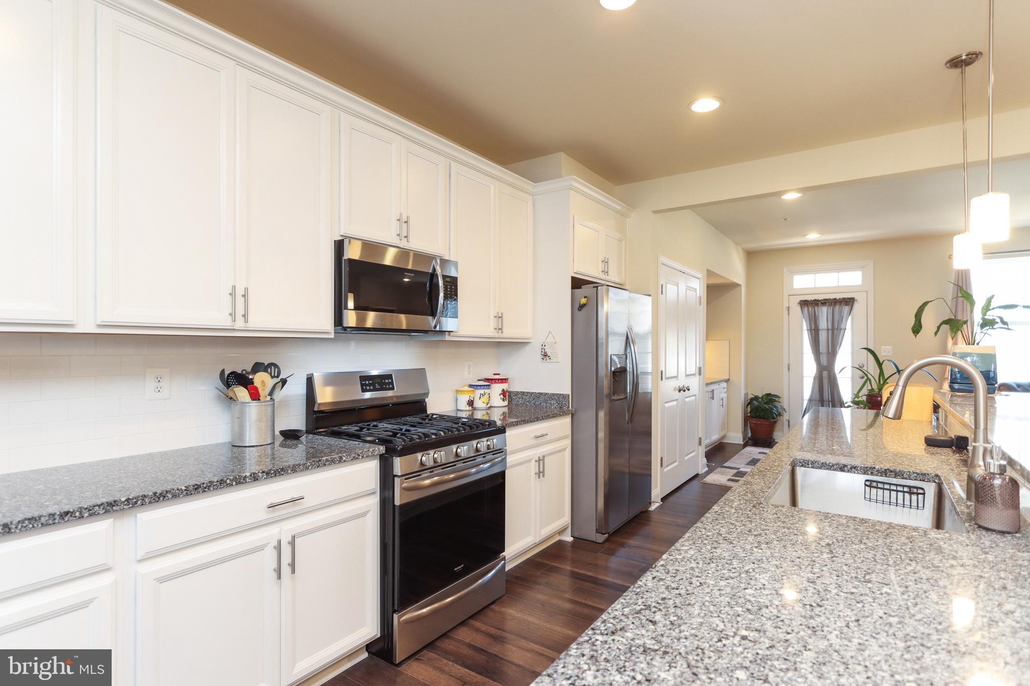 7146 Proclamation Place Frederick, MD 21703 - Photo 12 of 54 LOTS OF CABINETS - STAINLESS STEEL APPLIANCES
