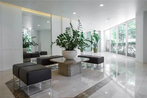 $550,000 | 1621 Bay Road, Unit 807, Miami Beach, FL 33139