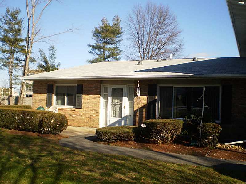 41 Fox Ridge Crescent, Unit 41 Warwick, RI 02886 - Photo 1 of 24 Exterior Front.