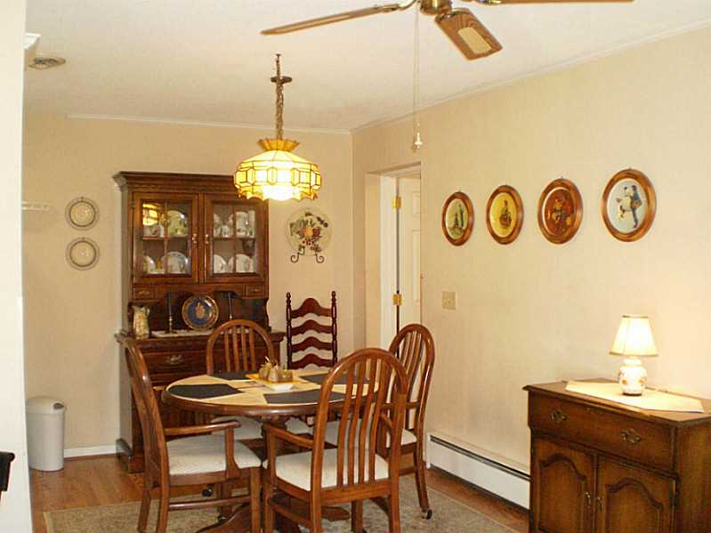 41 Fox Ridge Crescent, Unit 41 Warwick, RI 02886 - Photo 11 of 24 Dining Room.