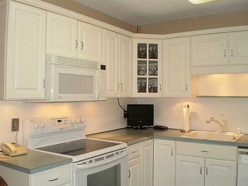 41 Fox Ridge Crescent, Unit 41 Warwick, RI 02886 - Photo 13 of 24 Kitchen.