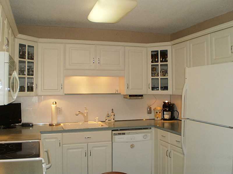 41 Fox Ridge Crescent, Unit 41 Warwick, RI 02886 - Photo 14 of 24 Kitchen.