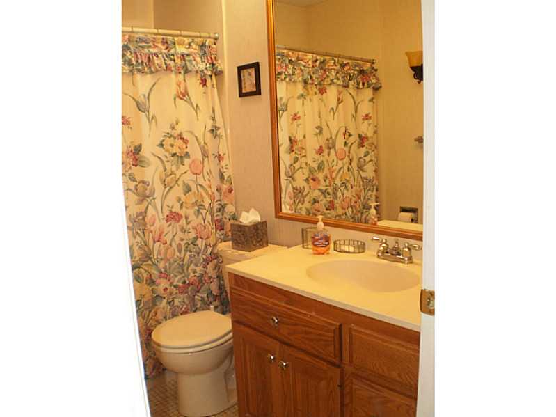 41 Fox Ridge Crescent, Unit 41 Warwick, RI 02886 - Photo 15 of 24 Bathroom.