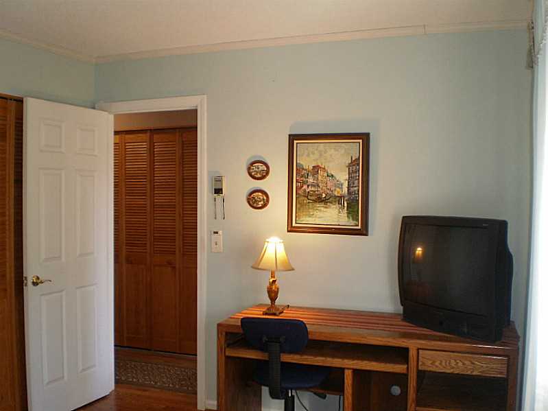 41 Fox Ridge Crescent, Unit 41 Warwick, RI 02886 - Photo 17 of 24 Bedroom.