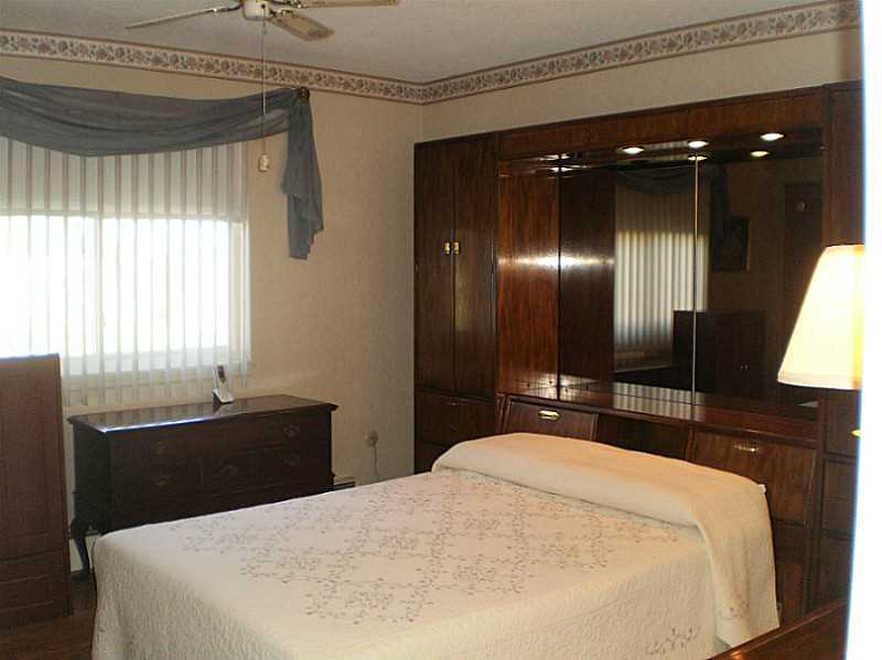 41 Fox Ridge Crescent, Unit 41 Warwick, RI 02886 - Photo 19 of 24 Master Bedroom.