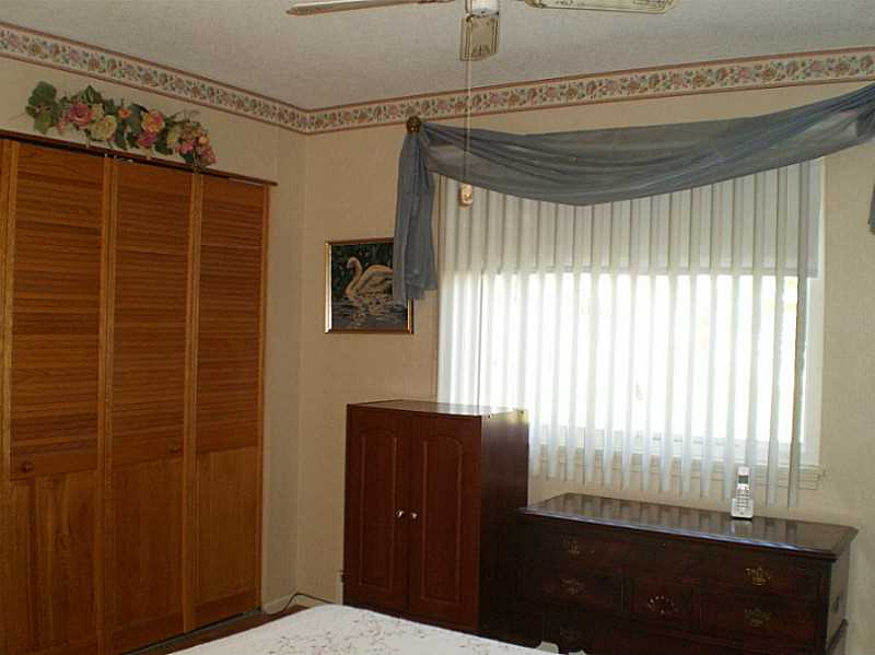 41 Fox Ridge Crescent, Unit 41 Warwick, RI 02886 - Photo 21 of 24 Master Bedroom.