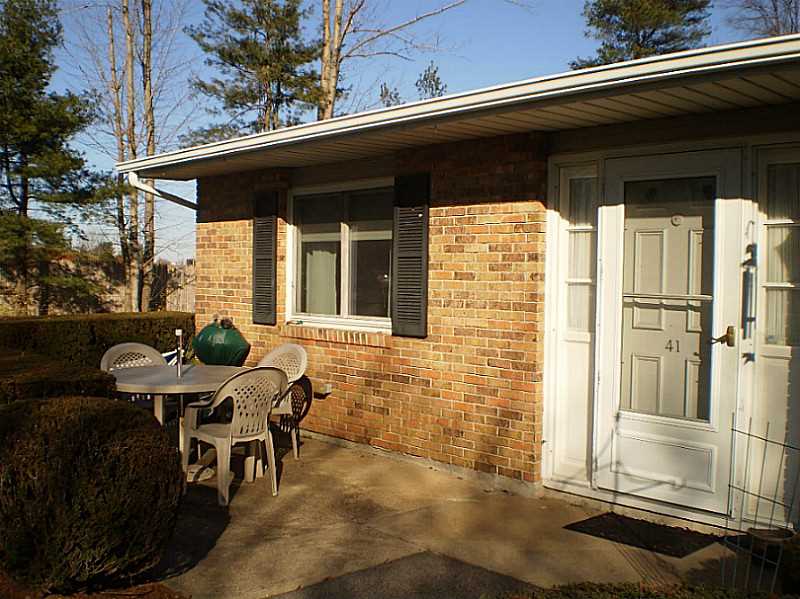 41 Fox Ridge Crescent, Unit 41 Warwick, RI 02886 - Photo 22 of 24 Exterior Back.