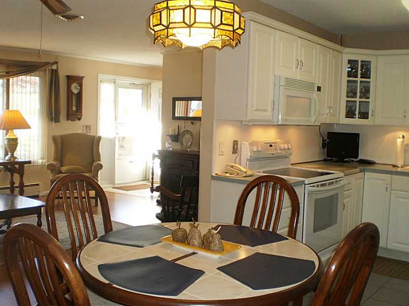 41 Fox Ridge Crescent, Unit 41 Warwick, RI 02886 - Photo 9 of 24 Dining Room.