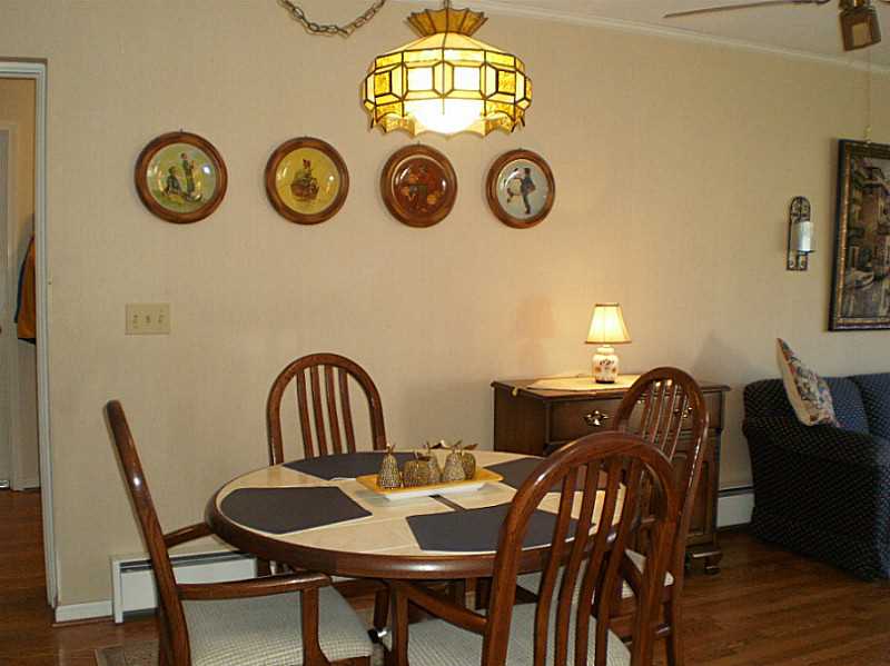 41 Fox Ridge Crescent, Unit 41 Warwick, RI 02886 - Photo 10 of 24 Dining Room.