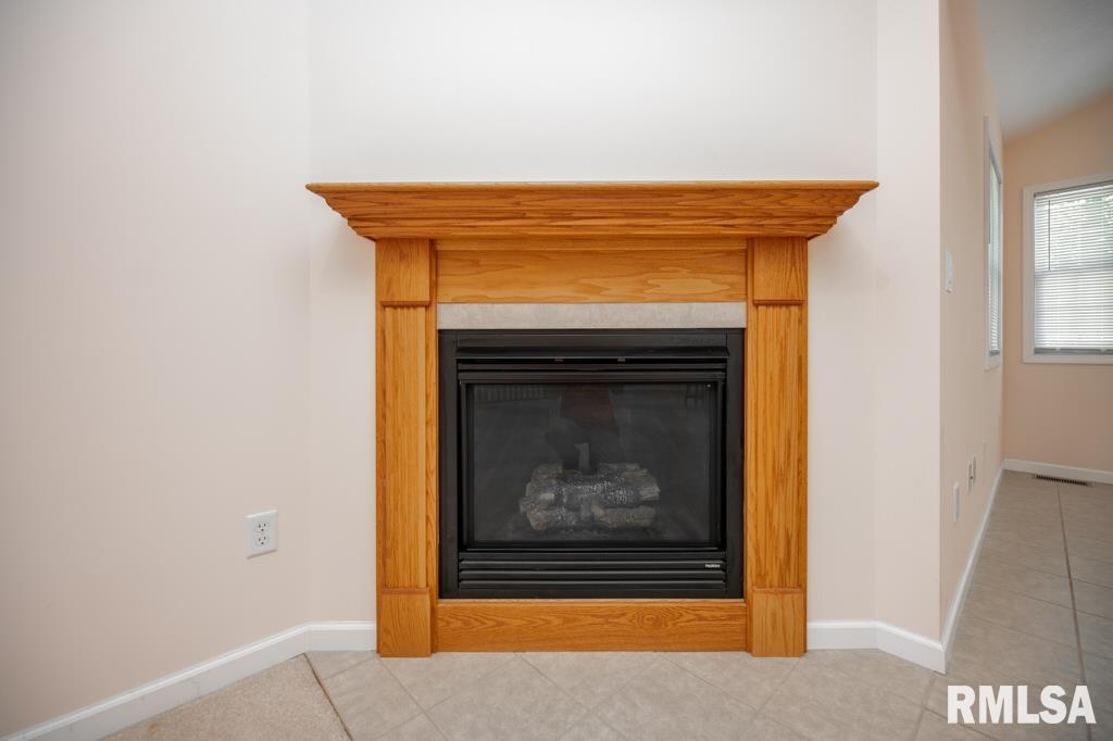 2425 Delaware Street Pekin, IL 61554 - Photo 18 of 48