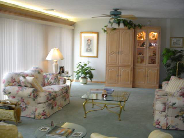 12275 North Ogden Point Road Syracuse, IN 46567 - Photo 3 of 9 Gallery Image 3