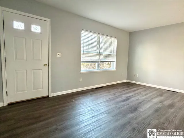 $159,900 | 18 Middlesex Drive, Pomfret, NY 14063