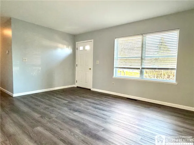 $159,900 | 18 Middlesex Drive, Pomfret, NY 14063