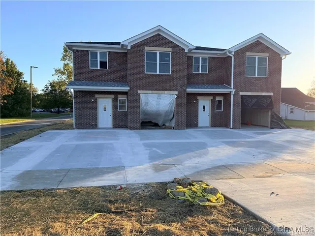 $2,110 | 2020 Greentree North, Clarksville, IN 47129