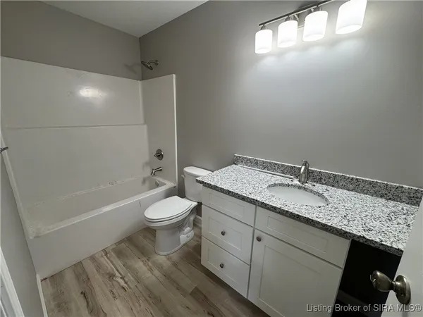 $2,110 | 2020 Greentree North, Clarksville, IN 47129