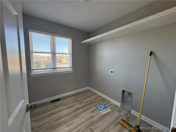 $2,110 | 2020 Greentree North, Clarksville, IN 47129
