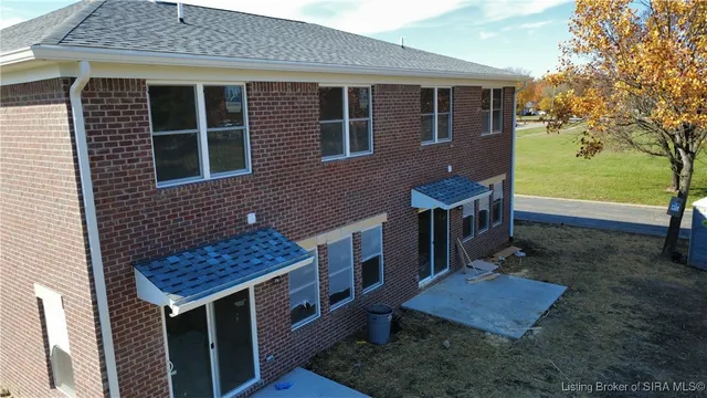 $2,110 | 2020 Greentree North, Clarksville, IN 47129