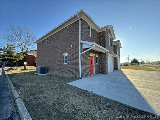 $2,110 | 2020 Greentree North, Clarksville, IN 47129