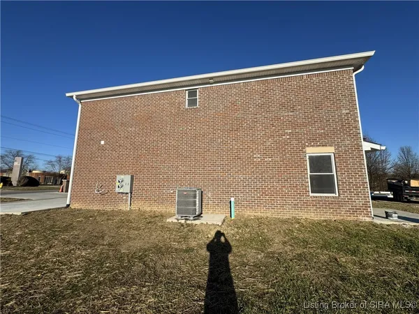 $2,110 | 2020 Greentree North, Clarksville, IN 47129