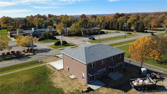 $2,110 | 2020 Greentree North, Clarksville, IN 47129