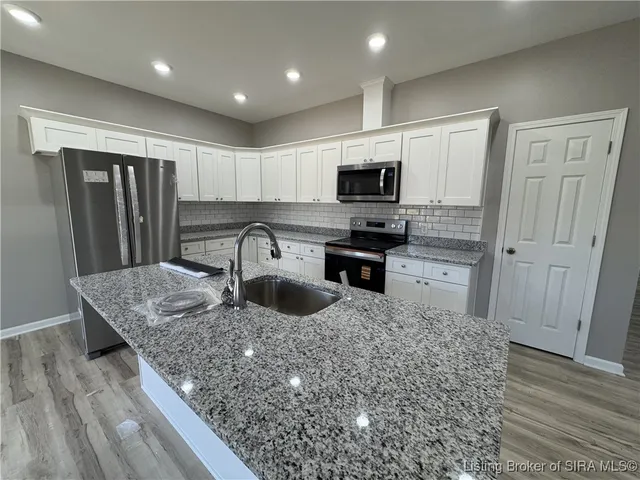 $2,110 | 2020 Greentree North, Clarksville, IN 47129