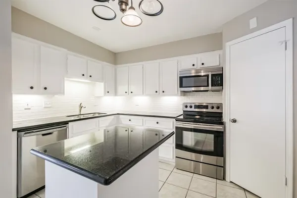 $1,900 | 2 River Creek Way, Sugar Land, TX 77478