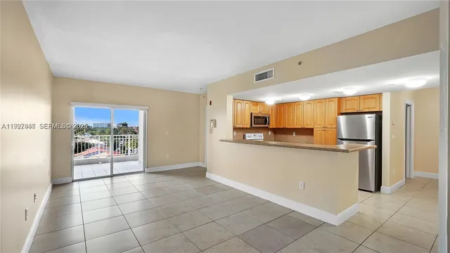 $2,100 | 120 Douglas Road, Unit 505, Miami, FL 33134