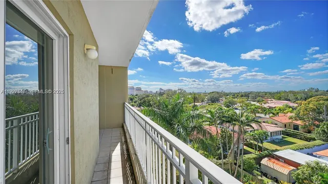 $2,100 | 120 Douglas Road, Unit 505, Miami, FL 33134