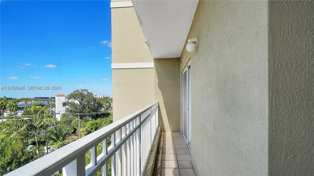 $2,100 | 120 Douglas Road, Unit 505, Miami, FL 33134