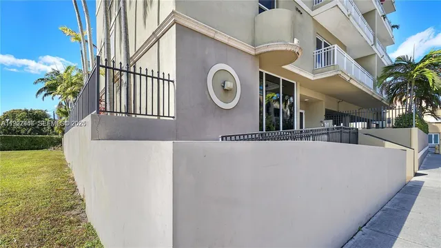 $2,100 | 120 Douglas Road, Unit 505, Miami, FL 33134