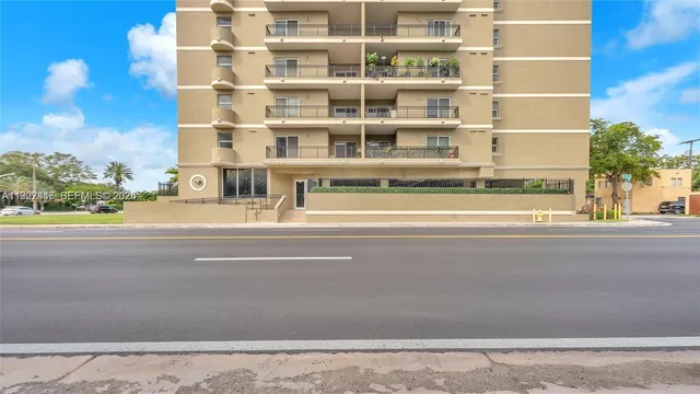 $2,100 | 120 Douglas Road, Unit 505, Miami, FL 33134