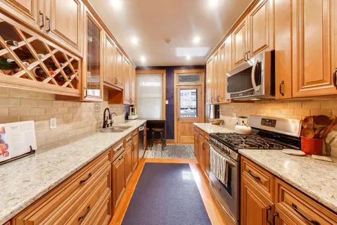 $575,000 | 3808 North Pine Grove Avenue, Unit 1N, Chicago, IL 60613